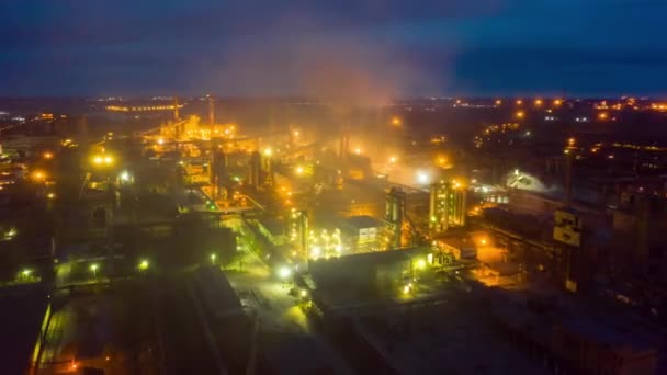 Aerial Hyperlapse Time lapse, Nacht scène van industriële elektriciteitscentrale — Stockvideo