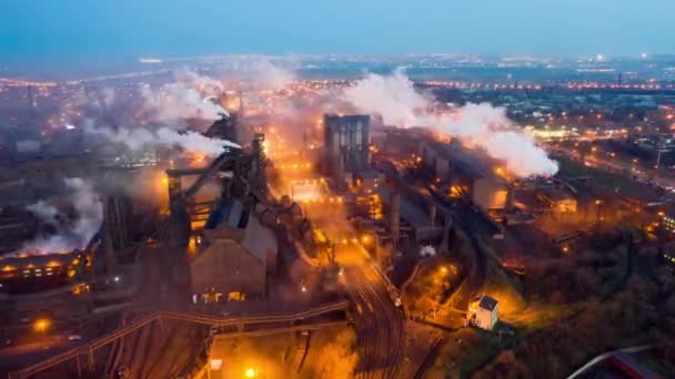 Intervalo de tempo de hiperlapso aéreo, cena noturna da usina industrial — Vídeo de Stock