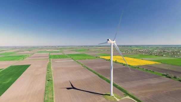 Vista aérea das turbinas eólicas Produção de Energia — Vídeo de Stock