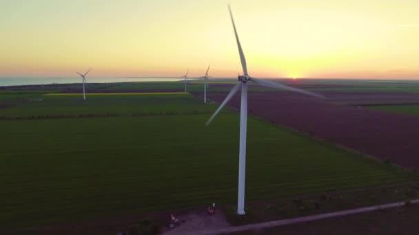 Rüzgar türbinlerinin hava görüntüsü Enerji Üretimi — Stok video