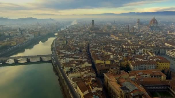 Вид с воздуха на Флоренцию, Италия на закате . — стоковое видео