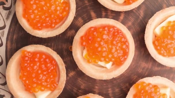 Close-up caviar de salmão panorâmico. Delicatessen. Frutos do mar — Vídeo de Stock
