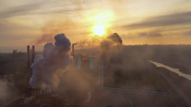 Aérea. Vista de tuberías altas con humo gris con animación por cambio de temperatura — Vídeo de stock