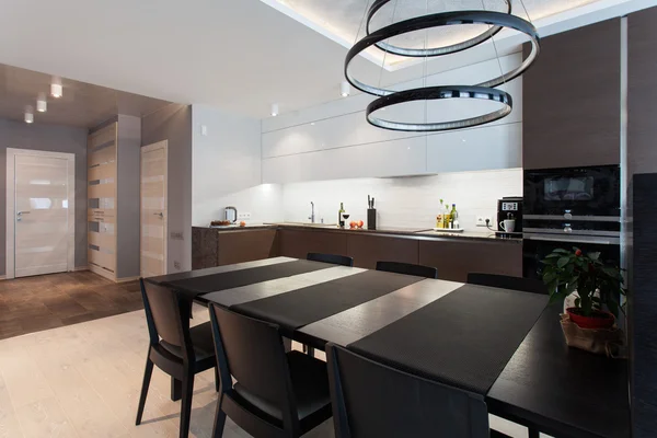 Yüksek teknoloji ürünü bir mutfak iç