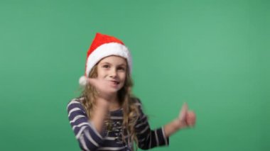 Noel babalar dalga kap içinde sevimli küçük kız