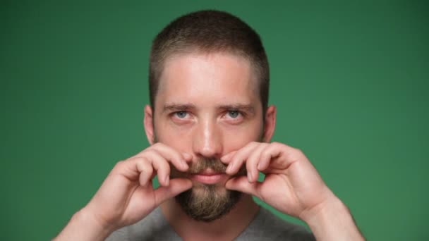 Hipster man tightening up mustache and smiling — Αρχείο Βίντεο