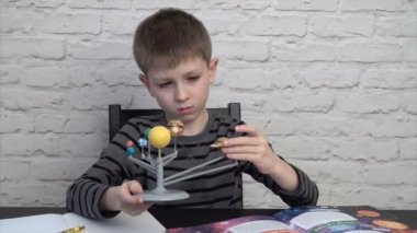 Küçük çocuk astronomi eğitimi