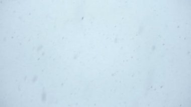 Döne döne ve yağan kar