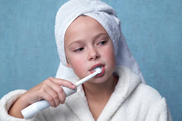 küçük kızı Diş Temizleme