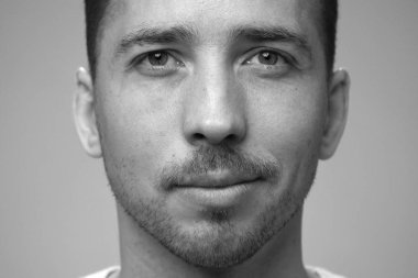 yakışıklı delikanlı