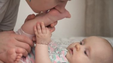 Şirin Bebek arkasında yatıyor