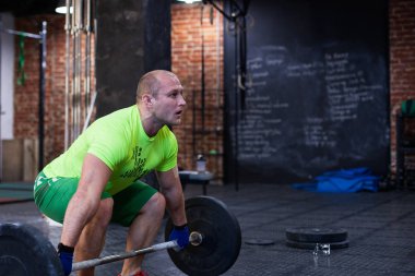 adam halter kaldırma