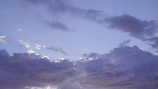 夕暮れ、空を移動する雲 — ストック動画