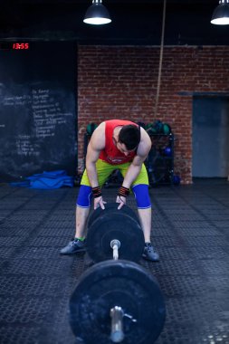 Bir spor olarak çalışma yapan erkek