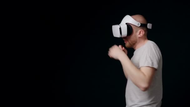 Man in head-mounted display boxing — Stock Video