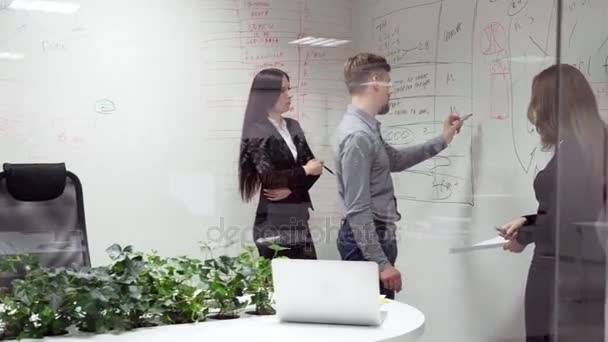 Geschäftstreffen im Büro — Stockvideo