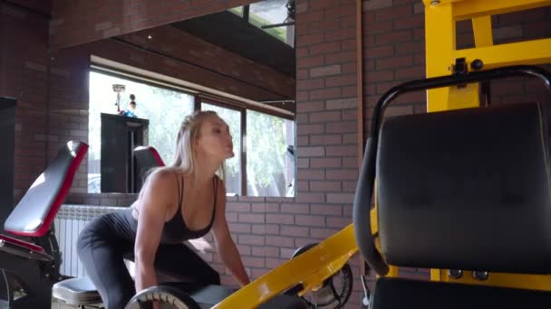 Vrouw dood Lift te doen — Stockvideo