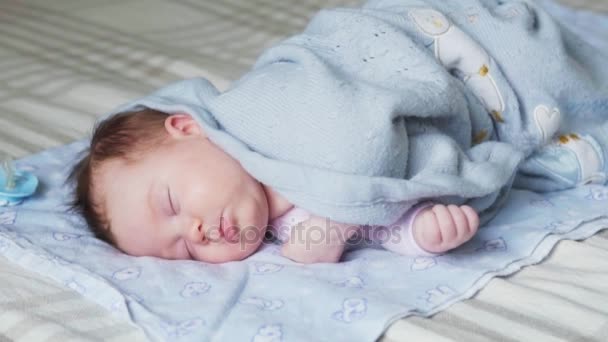 Newborn baby sleeping on a bed — Stock Video