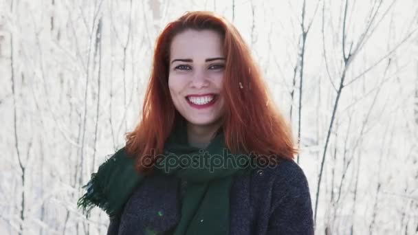 Happy red-haired woman laughing outdoors, cold winter weather — Stock Video