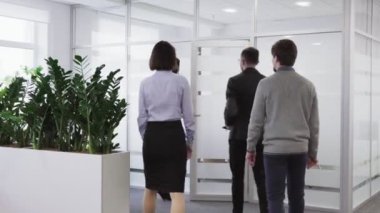 Toplantı oda ofis iş Kişilik ekibin girer