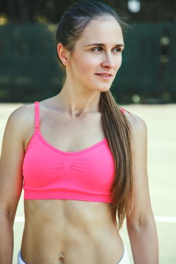 Kız parlak spor top