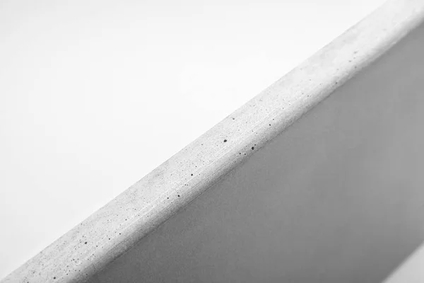 Comptoir en béton sur fond blanc — Photo