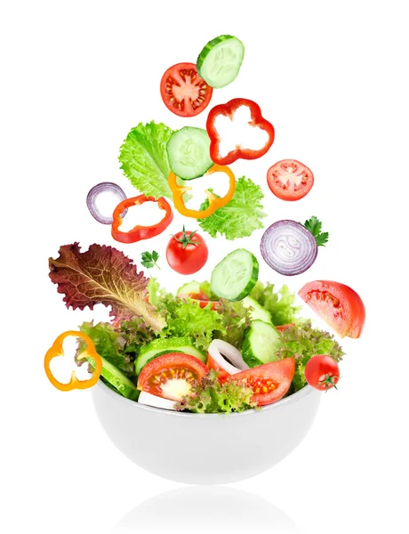 Salade de légumes sur blanc — Photo