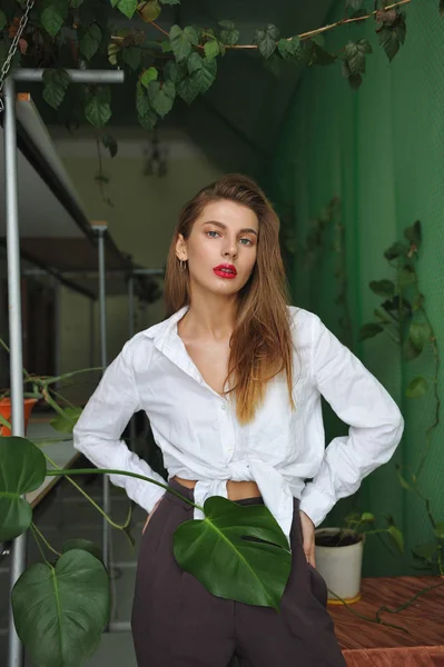 Güzel kız. Moda portre.