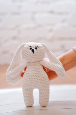 Amigurumi oyuncak. Tavşan
