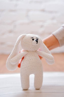 Amigurumi oyuncak. Tavşan