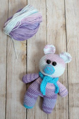 Amigurumi oyuncağı. Oyuncak ayı.