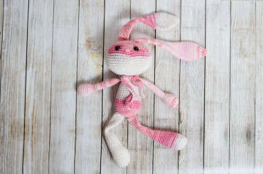 Amigurumi oyuncak. Tavşan