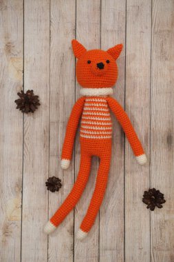 Amigurumi örgü tekniği Fox oyuncak örme