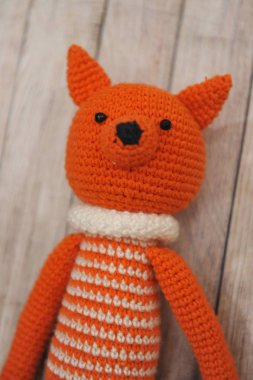 Amigurumi örgü tekniği Fox oyuncak örme