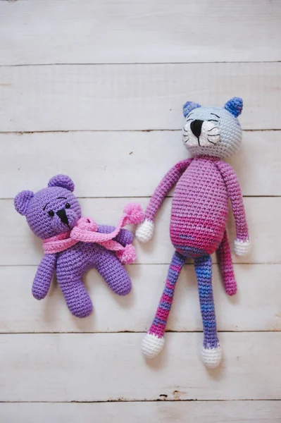 Amigurumi παιχνίδια. TEDDYBEAR και γάτα — Φωτογραφία Αρχείου