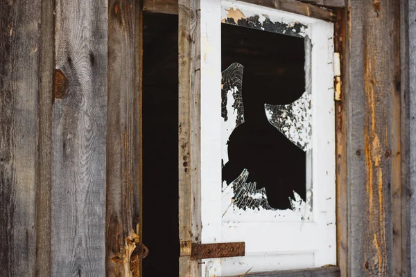 A broken window — Stock Photo, Image