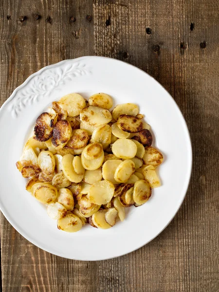 Rustikale deutsche Bratkartoffeln Bratkartoffeln — Stockfoto