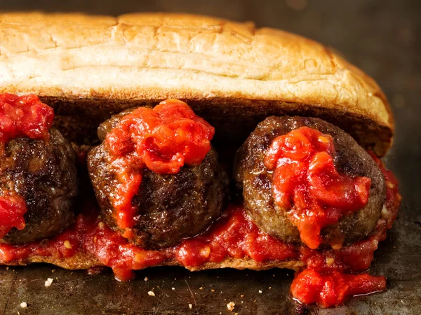Rustykalne amerykański włoski meatball sandwich — Zdjęcie stockowe