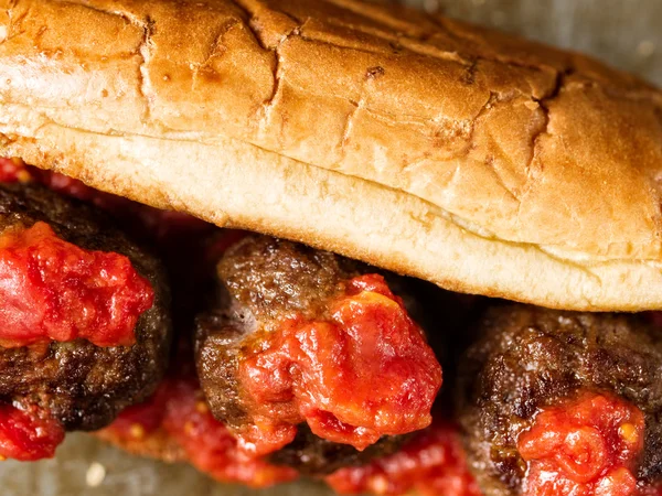 素朴なアメリカ イタリアのミートボール サンドイッチ — ストック写真