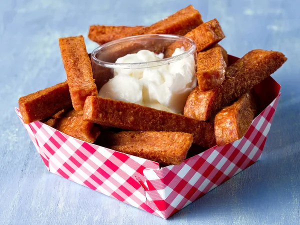 Rustikales Comfort Food Snack Spam Pommes — Stockfoto