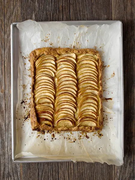Pedesaan Perancis panggang apel galette panggang — Stok Foto