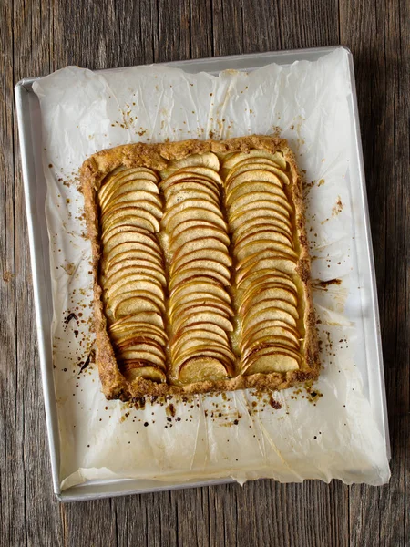 Rustykalne francuski jabłko pieczone galette — Zdjęcie stockowe