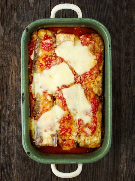 Rustik geleneksel İtalyan patlıcan parmesan — Stok fotoğraf