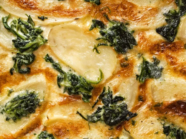 Spinaci dorati rustici patata gratin dauphinois — Foto Stock