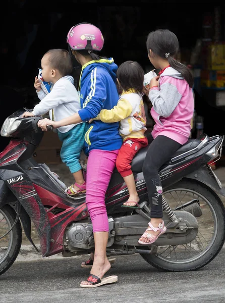 stock image Biker family in Hoi An.