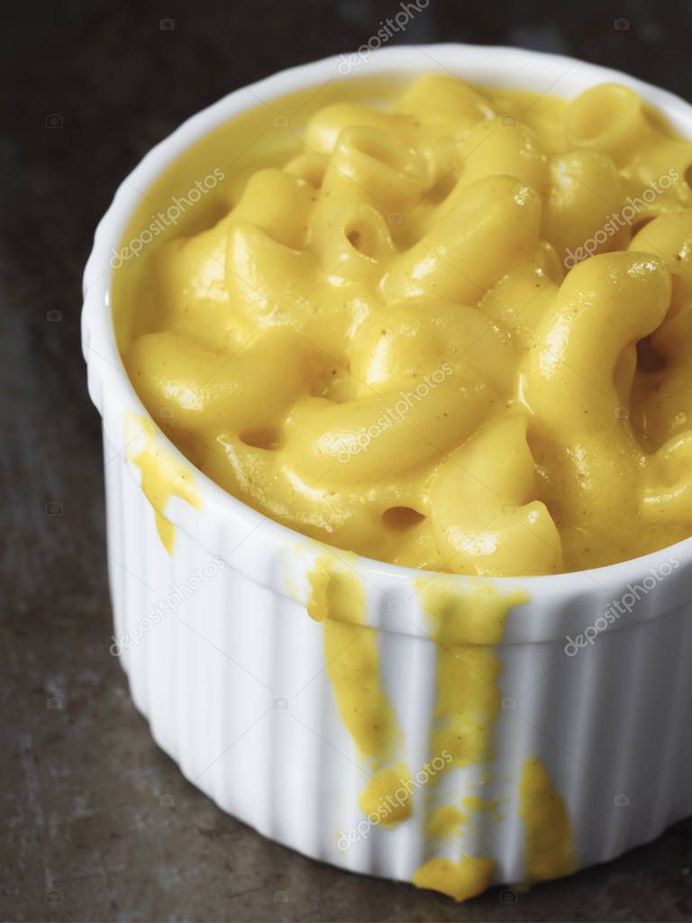 Rustic american english macaroni cheese — Stock Photo © zkruger 137713260