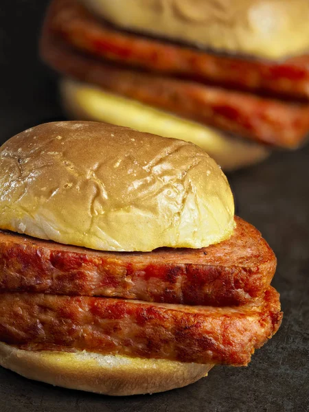 Broodje van de lunch vlees rustieke gekruide ham — Stockfoto