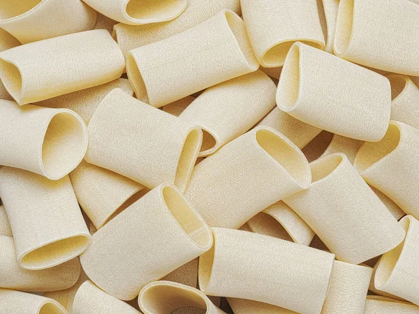 Gedroogde Italiaanse paccheri buis pasta eten achtergrond — Stockfoto