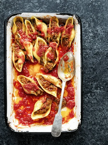 Итальянская фаршированная макаронная паста — стоковое фото