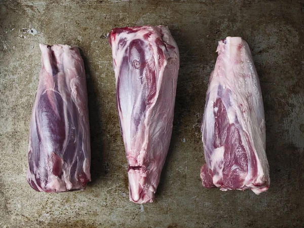 Rustieke gekookt lamsvlees schenkel — Stockfoto